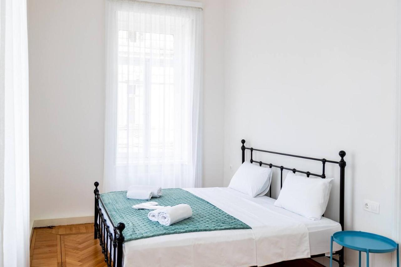 City Center 2Br Apt With 3 Balconies - By Wehost