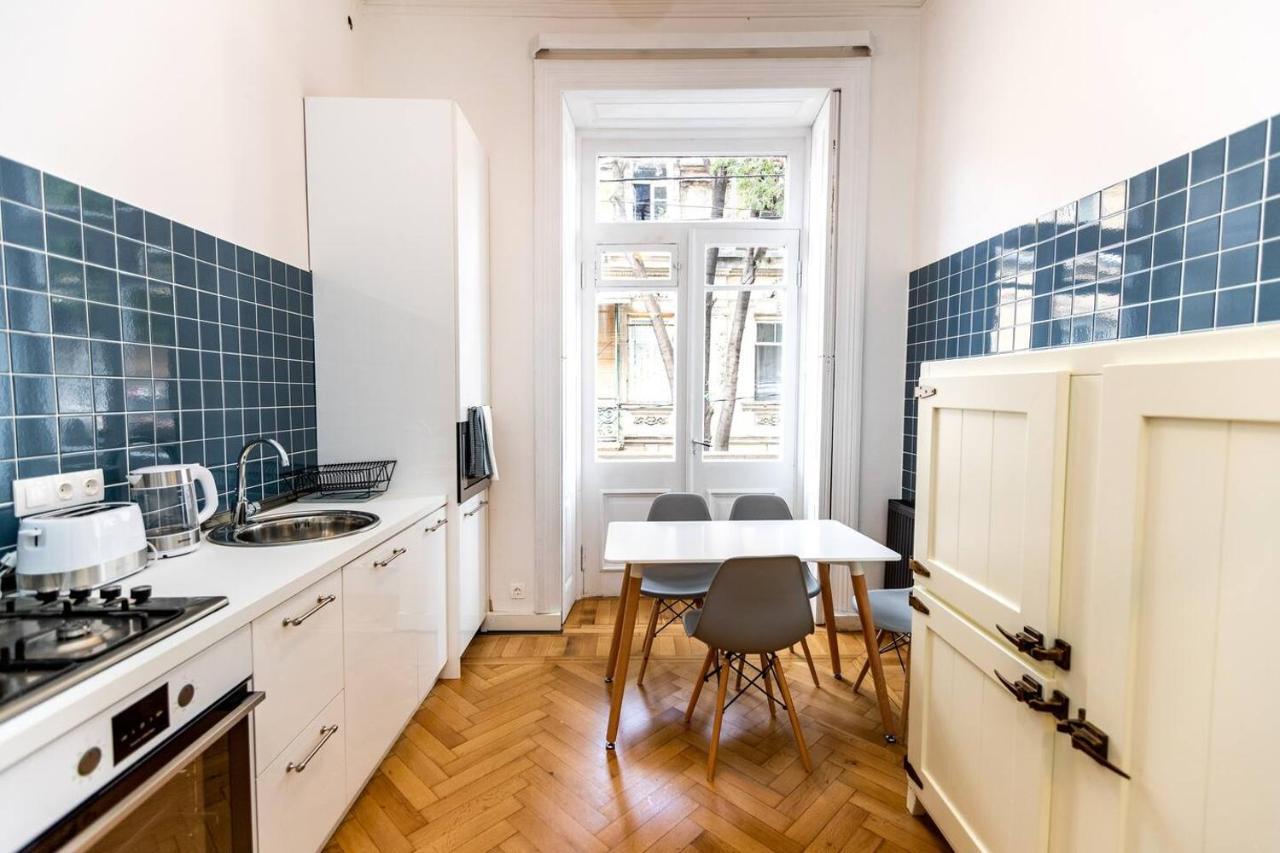 City Center 2Br Apt With 3 Balconies - By Wehost Apartment *