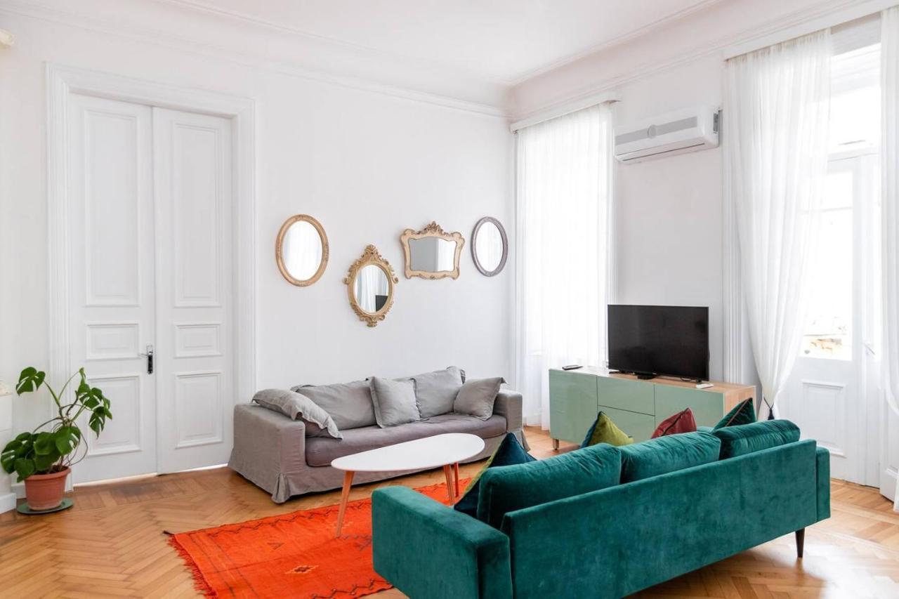 City Center 2Br Apt With 3 Balconies - By Wehost Tbilisi